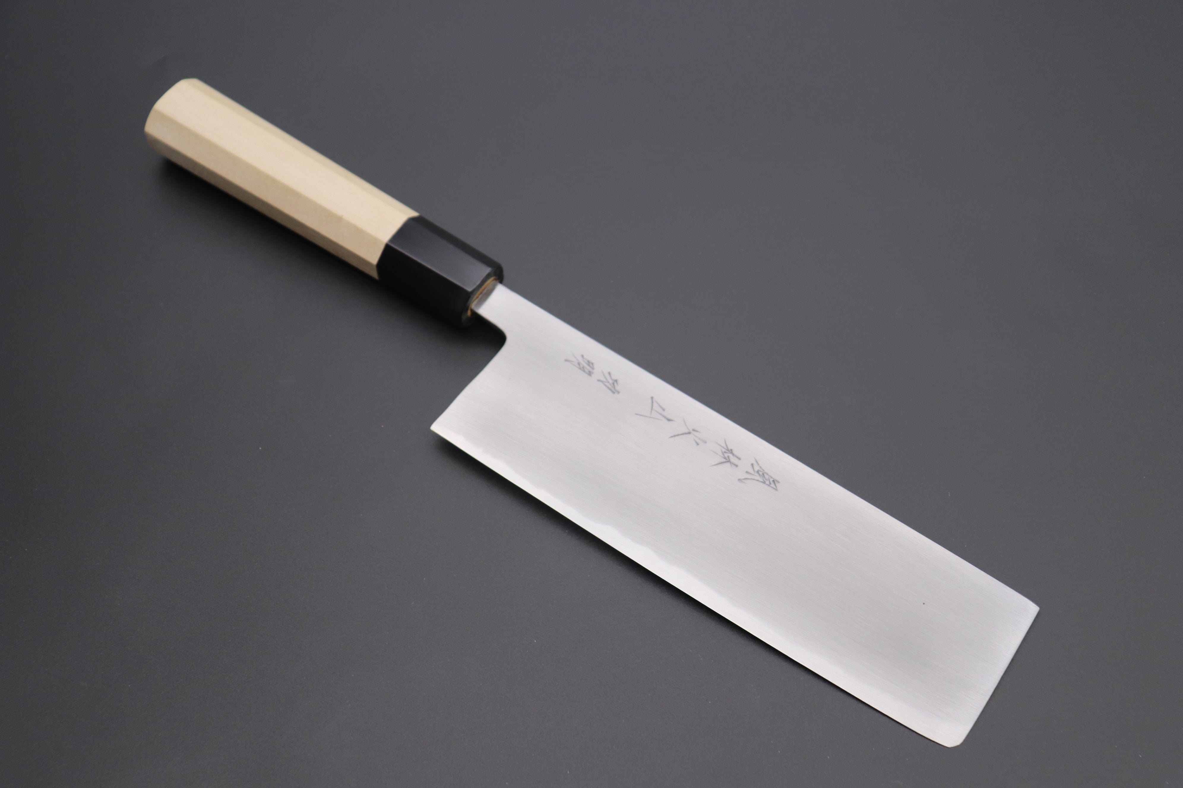 Nakiri Knife Blade Shape: Guide To Vegetable Precision 3 How the nakiri blade shape affects cutting performance