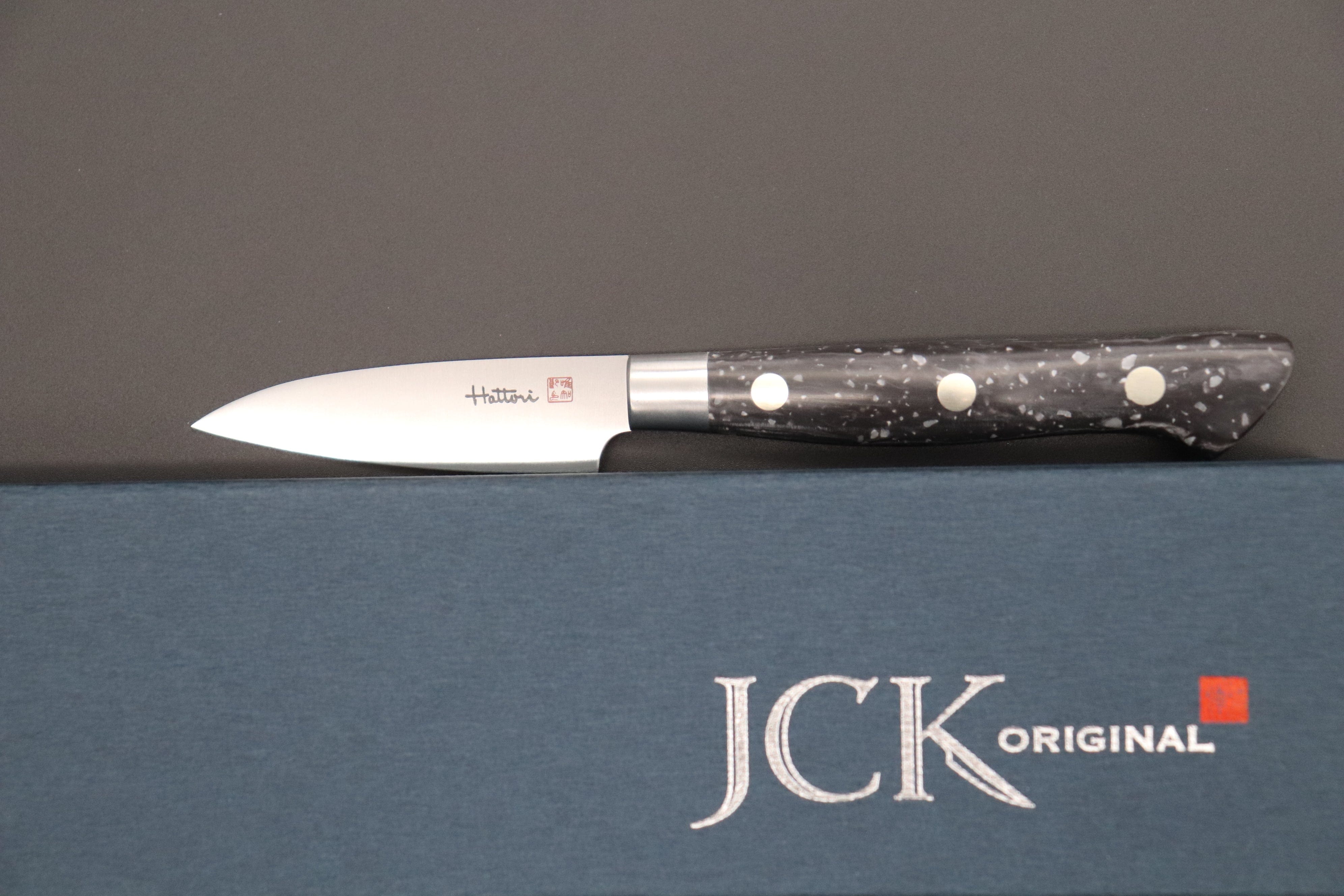 https://japanesechefsknife.com/cdn/shop/files/hattori-paring-hattori-forums-fh-series-limited-edition-snow-in-the-dark-fh-1nd-parer-70mm-2-7-inch-dupont-corian-handle-41608847425819.jpg?v=1685941065