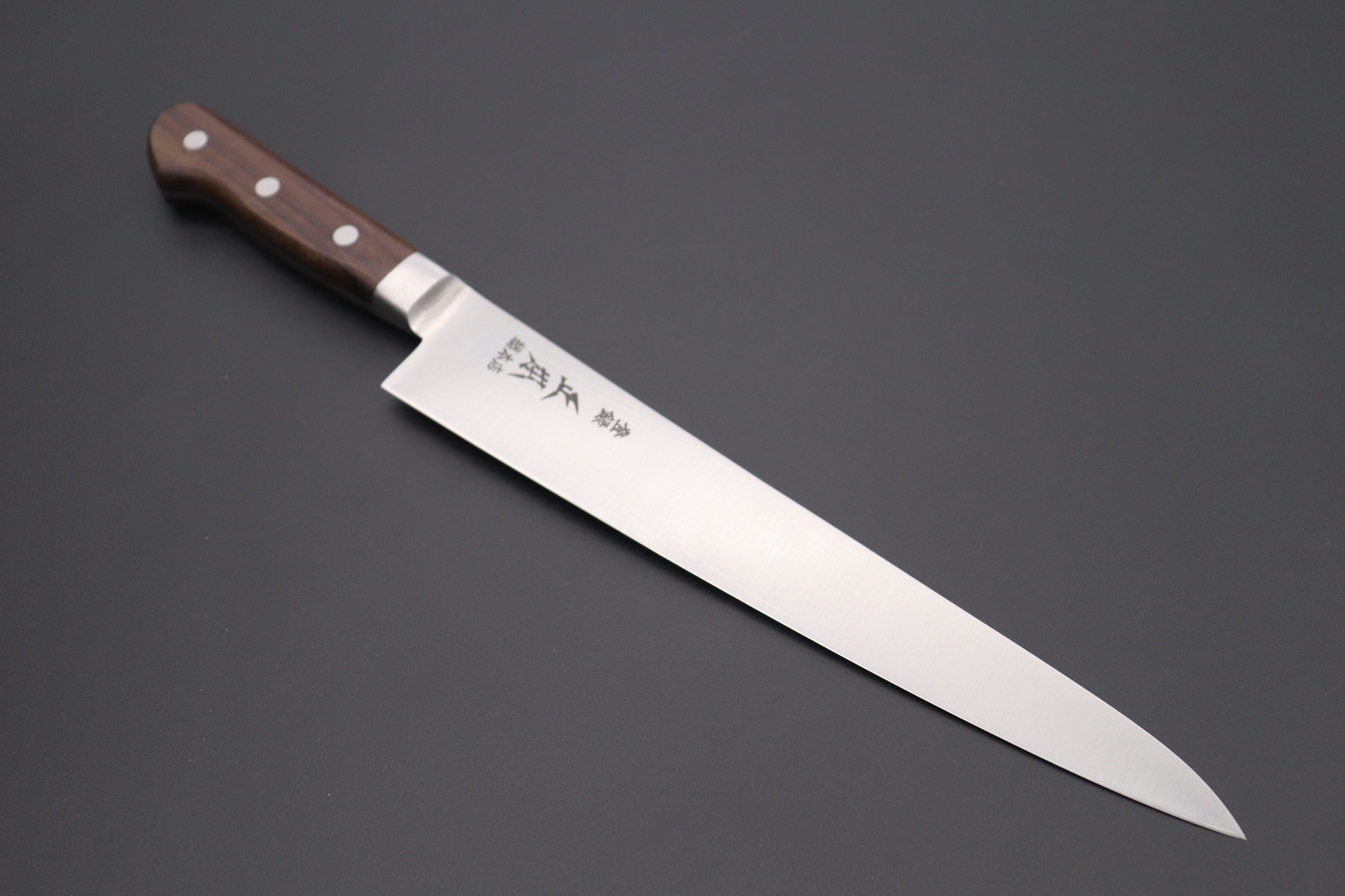 Coltello Professionale Giapponese Olivato Serie Skin Con Lama In Acciaio Inox Cm 18 Coltello Professionale Giapponese Olivato Serie Skin Con Lama In Acciaio Inox Cm 18