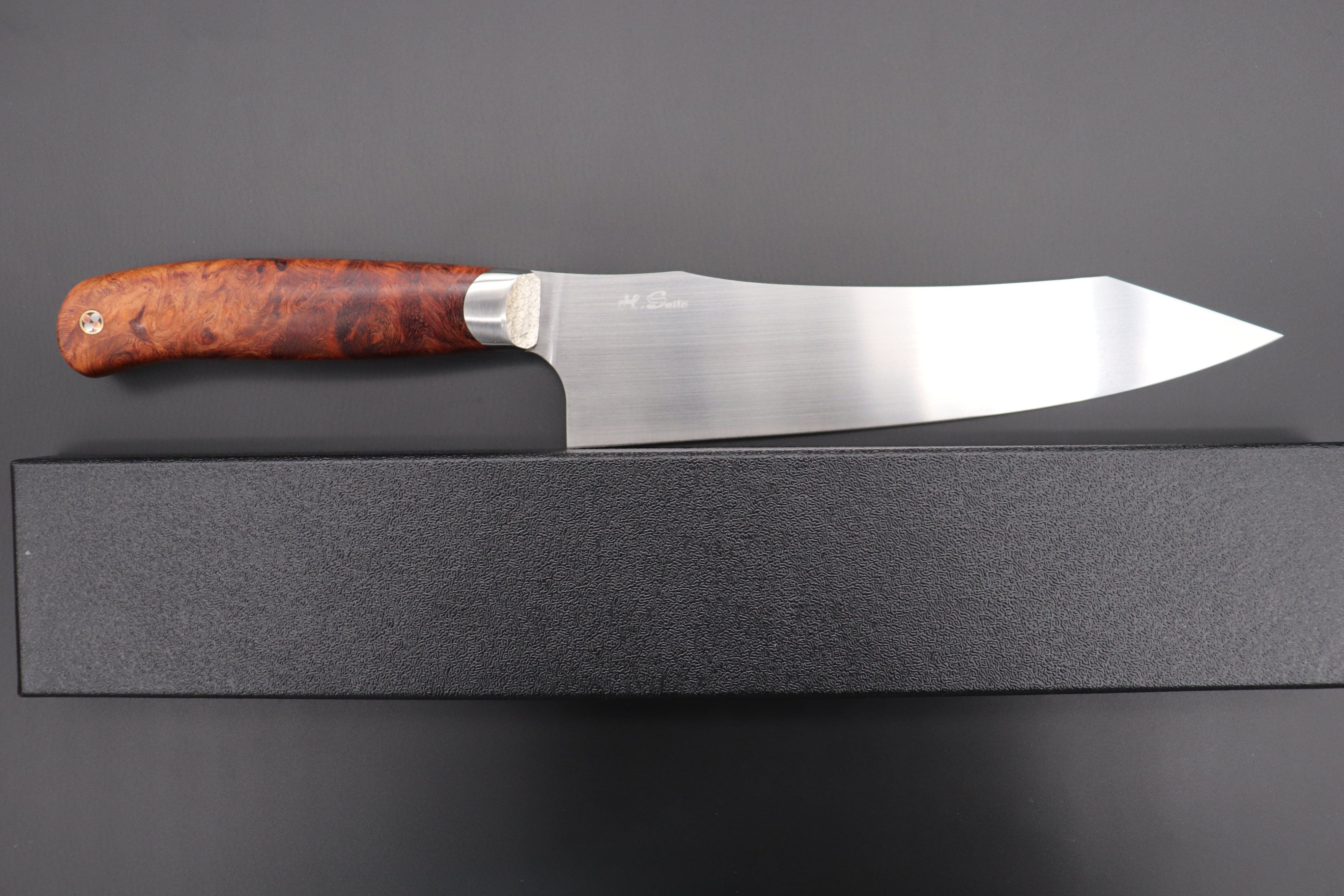 https://japanesechefsknife.com/cdn/shop/files/others-gyuto-custom-knife-maker-saito-hiroshi-custom-vg-10-gyuto-190mm-7-4-inch-quince-burl-wood-handle-sh-7-43309230522651.jpg?v=1698291221