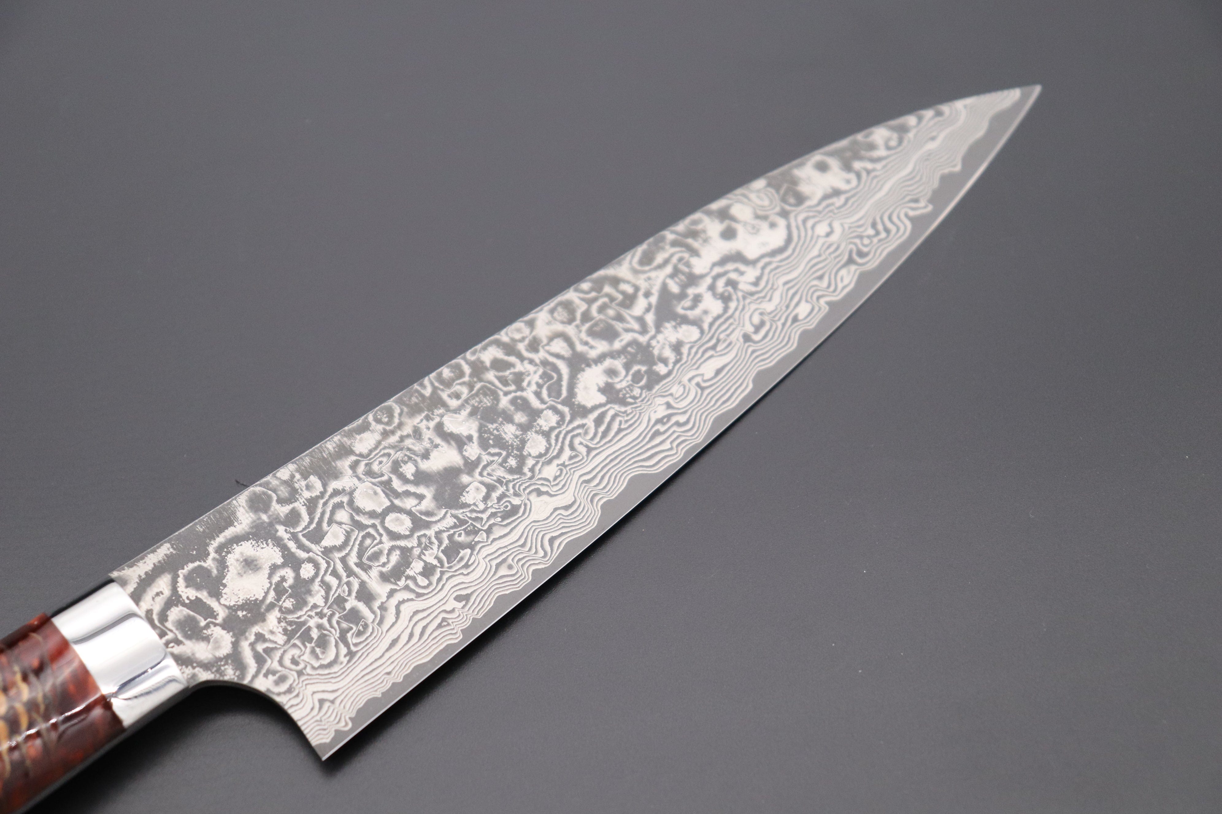 https://japanesechefsknife.com/cdn/shop/files/takeshi-saji-gyuto-takeshi-saji-summit-limited-edition-custom-series-smt-641-r-2-custom-damascus-gyuto-180mm-7-inch-42965748285723.jpg?v=1695956625