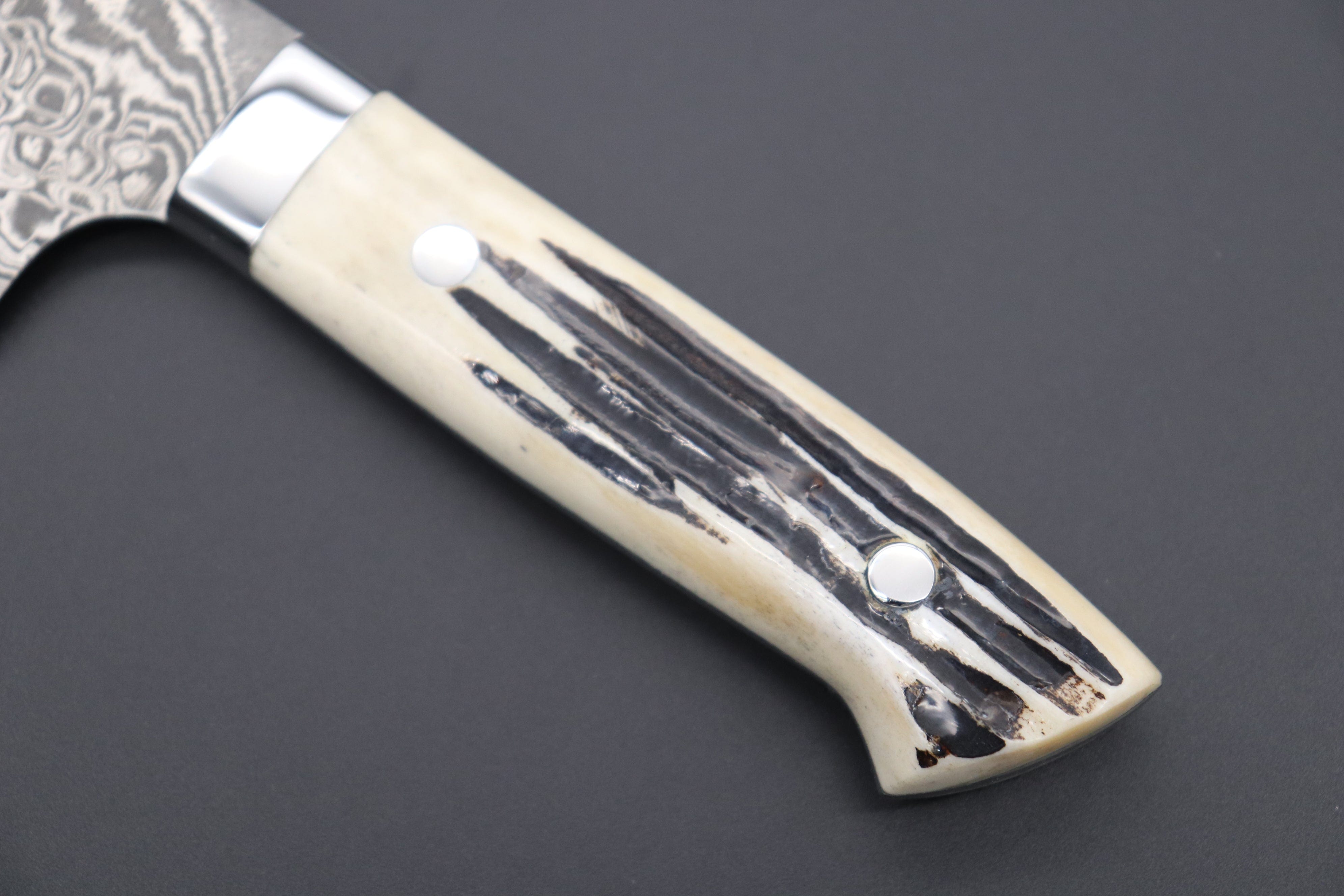 https://japanesechefsknife.com/cdn/shop/files/takeshi-saji-santoku-takeshi-saji-r-2-custom-black-damascus-wild-series-santoku-180mm-7-inch-stag-bone-handle-42516320026907.jpg?v=1693193992