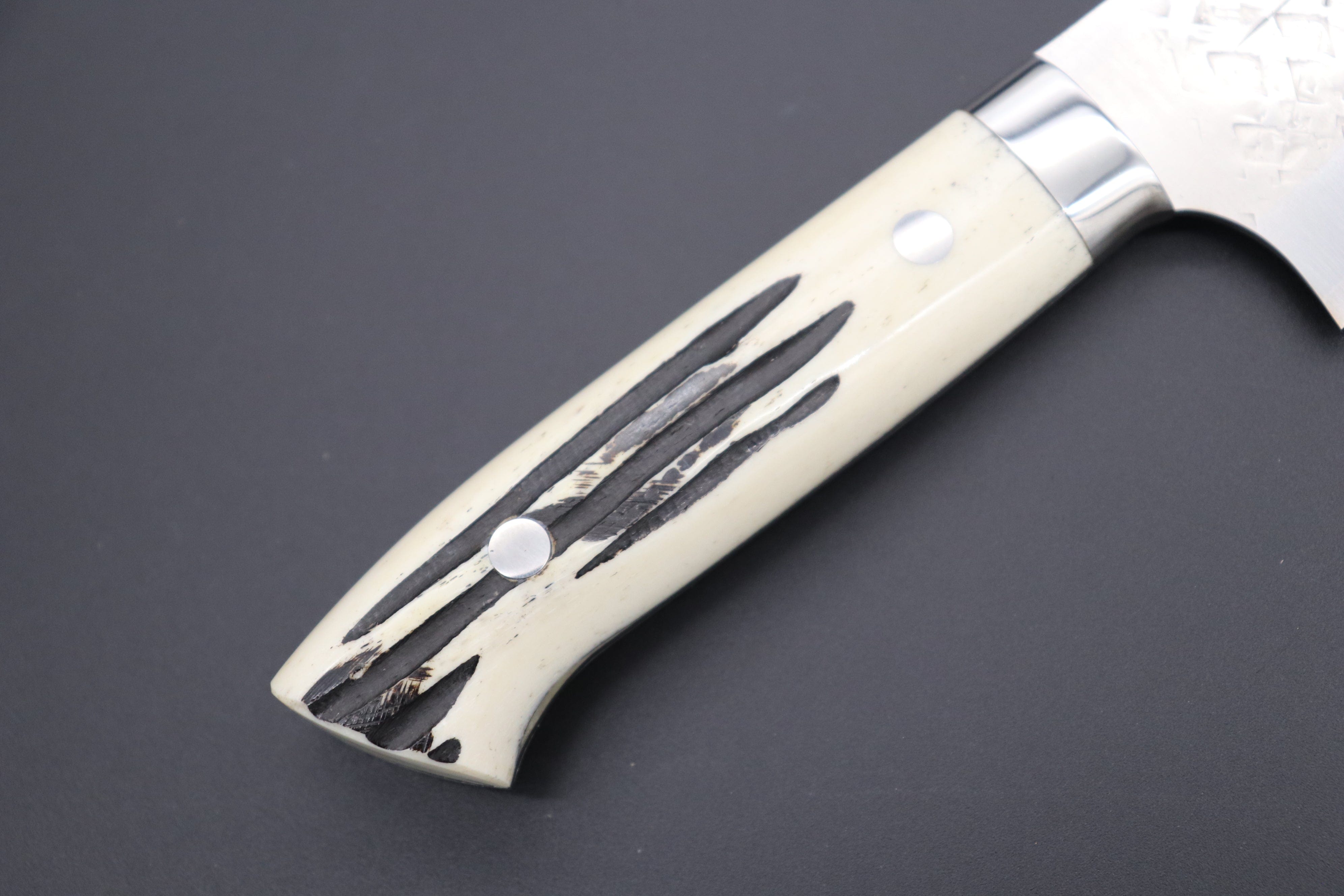 https://japanesechefsknife.com/cdn/shop/files/takeshi-saji-santoku-takeshi-saji-srs-13-custom-series-santoku-180mm-7-inch-stag-bone-handle-42517225242907.jpg?v=1693205147