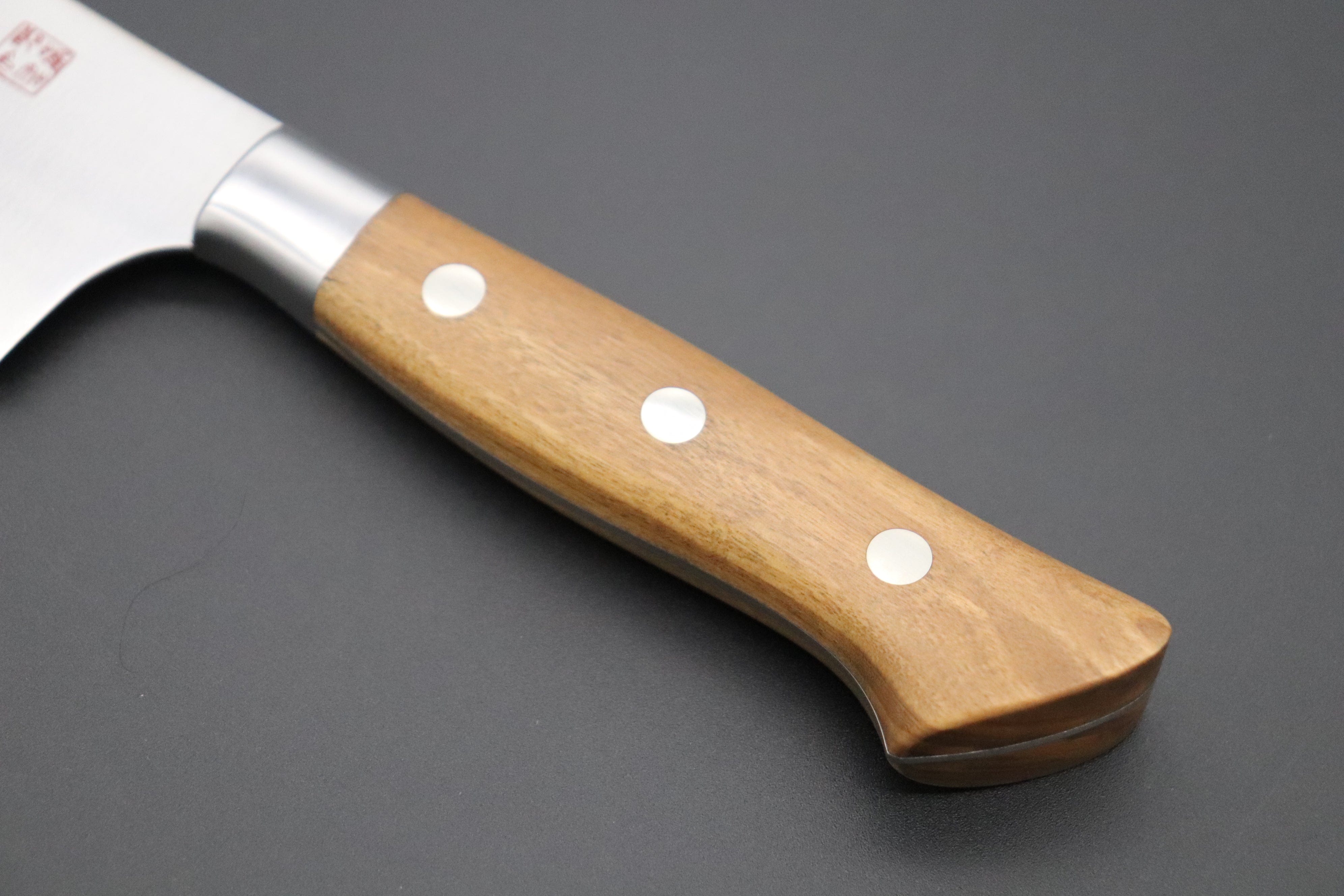 https://japanesechefsknife.com/cdn/shop/products/hattori-santoku-hattori-forums-fh-series-fh-4o-santoku-170mm-6-6-inch-olive-wood-handle-40239424569627.jpg?v=1673495320
