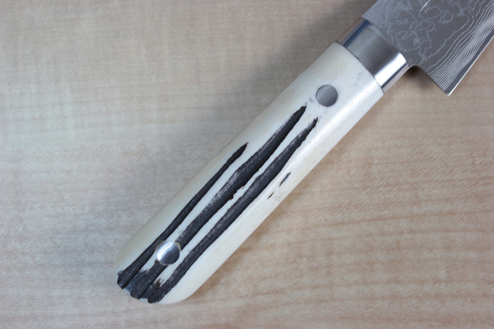 https://japanesechefsknife.com/cdn/shop/products/takeshi-saji-boning-knife-honesuki-takeshi-saji-r-2-custom-black-damascus-wild-series-honesuki-boning-knife-150mm-5-9-inch-stag-bone-handle-22405685134.jpg?v=1574701599