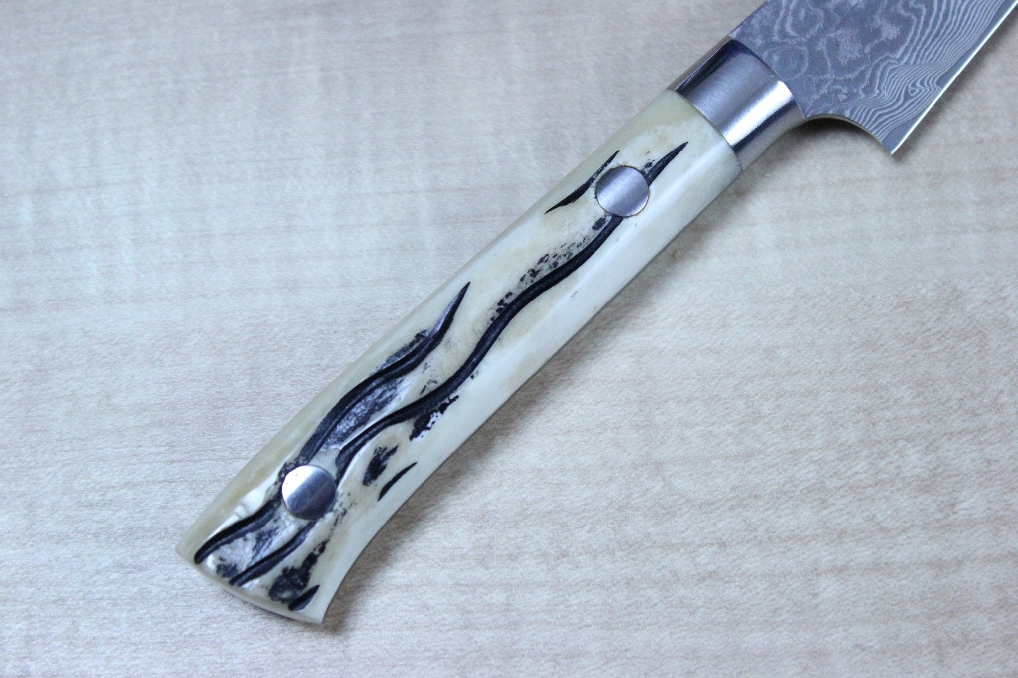https://japanesechefsknife.com/cdn/shop/products/takeshi-saji-paring-takeshi-saji-r-2-custom-black-damascus-wild-series-paring-90mm-3-5-inch-stag-bone-handle-18122526147.jpg?v=1574701602